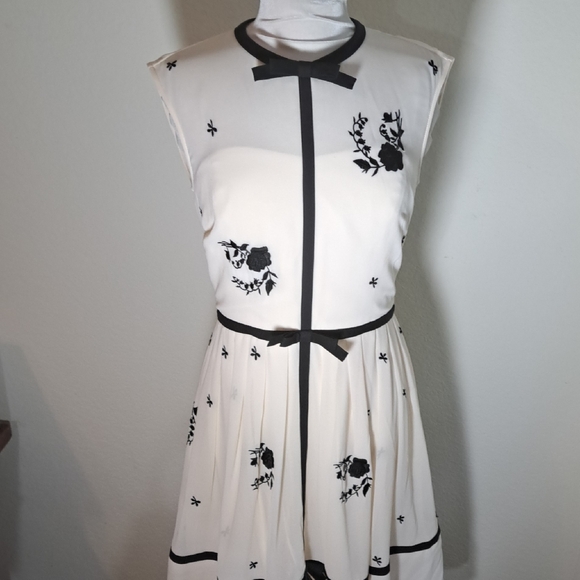 Ted Baker London Livy Dress Ivory Black Embroidery Lined Skater Sz 2 Knee Length